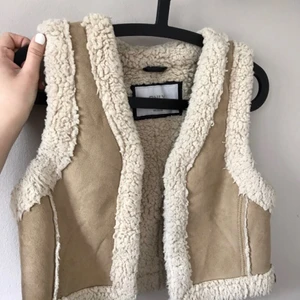 Väst  - Varm väst ifrån Only.  Aldrig använd, som helt ny  Fraktar endast 