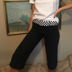  - Trekvartsbyxor från Only 90-tal. Randiga i tyget, utan fickor. Lite tajta på mig då jag är 36a. Frakt tillkommer