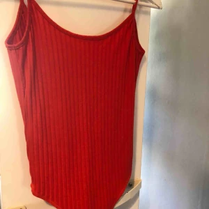  - Ny body från Zara med djup urringning i ryggen  