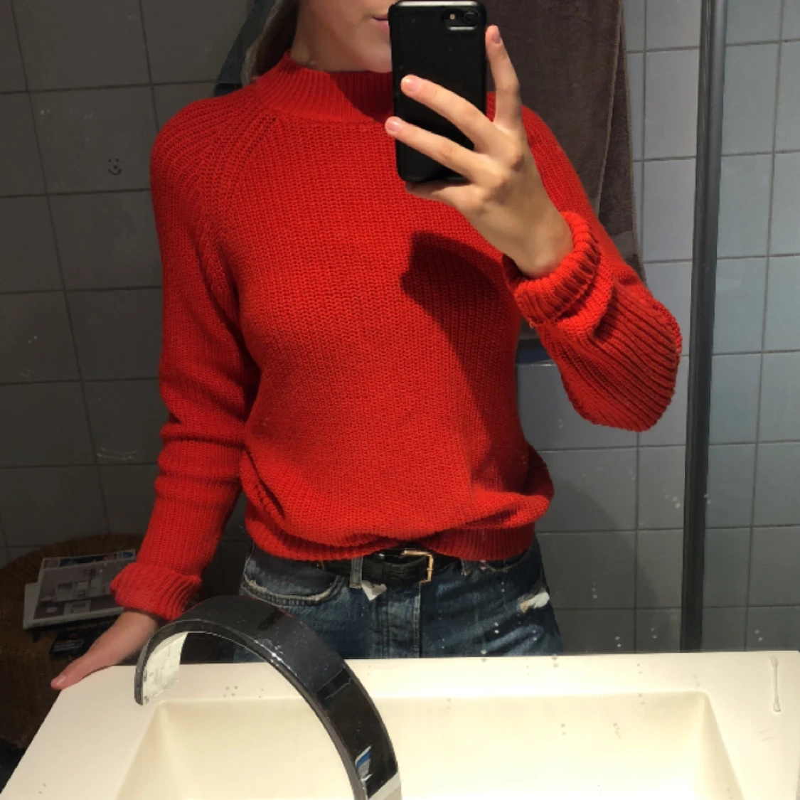 Röd tröja - 1535384943