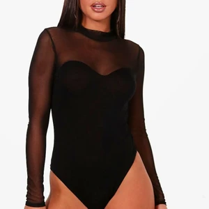  - HELT NY & oanvänd, tags kvar. Liten i storleken, passar en XS-S eller liten M