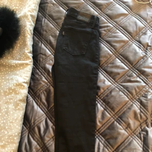Jeans - Model: 710 super skinny, endast använda ett fåtal gånger.   