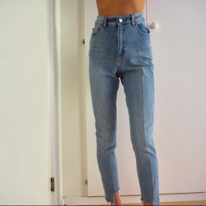  - Grymt snygga högmidjade jeans från Cheap Monday, köpta på Weekday för 900kr. Aldrig använda. 