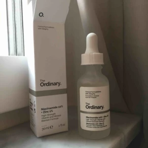  - serum för acnebenägen hud från the ordinary. ny, oöppnad flaska, endast utplockad ur kartongen för fotot.