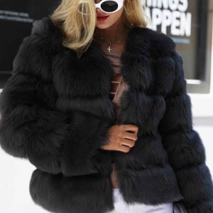  - Söker den första jackan! Har den andra jackan fast med luva, vill byta mot den.