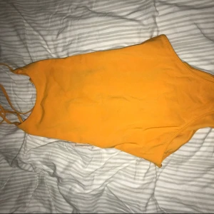  - Oanvänd baddräkt från HM