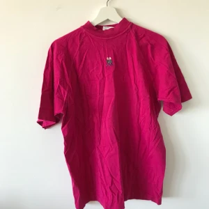  - Rosa t-shirt med tryck