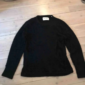  - Svart tröja Our Legacy