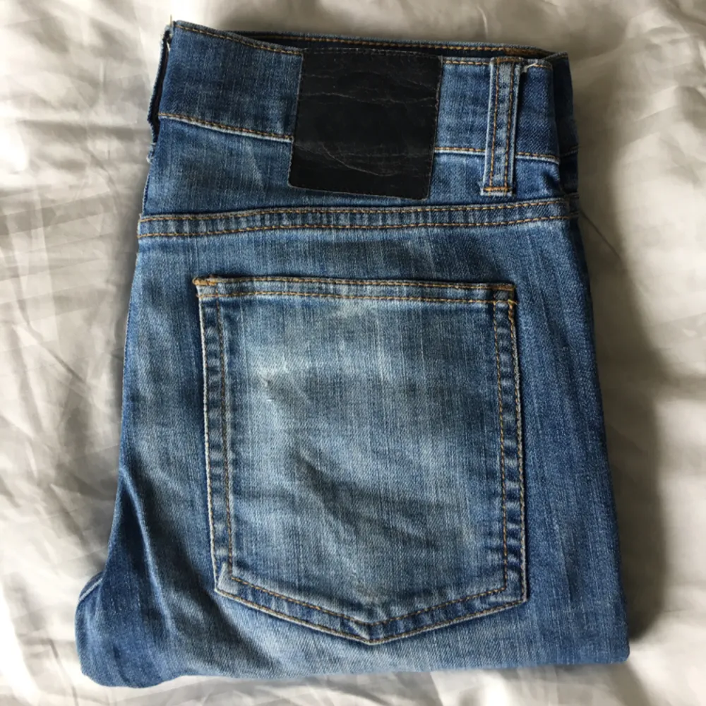 Cheap monday jeans, säljer pga för små för mig! . Jeans & Byxor.