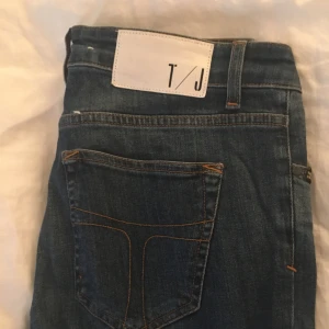  - Jeans från Tiger of Sweden, använda ca två gånger. Storleken 28/34 men klippte av en bit på benen pga de var för långa. 