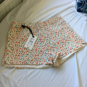  - Helt nya shorts från Cubus. Aldrig använt, prislappen är kvar. Nypris 199kr. 