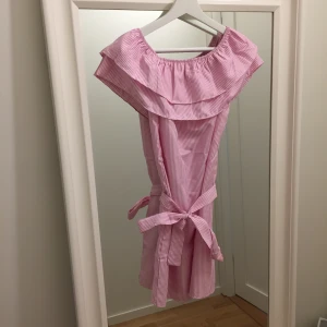 - Ny klänning, endast testad! Säljer pga fel storlek