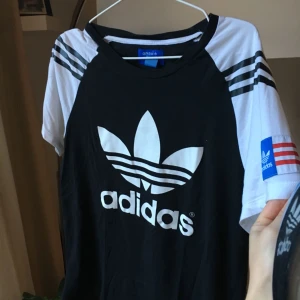  - Adidas tröja fr Rita Oras kollektion  One of a kind! 