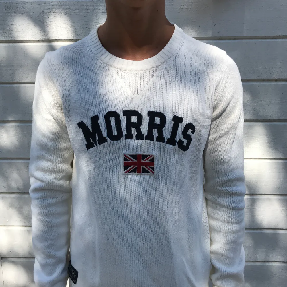 Vit fin stickad tröja från Morris, nästan aldrig använd. . Tröjor & Koftor.