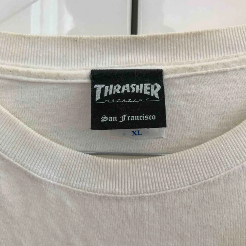 thrasher långärmad tröja. stl.xl  finns att hämta i krokslätt, gbg. kan också skickas (frakt: 70kr). T-shirts.