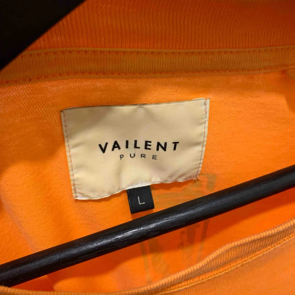 Longsleeve T-shirt med kniv på ryggen  - 90