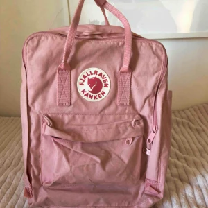  - Använd ca 4 ggr och i väldigt bra skick! Sittunderlaget är kvar. 