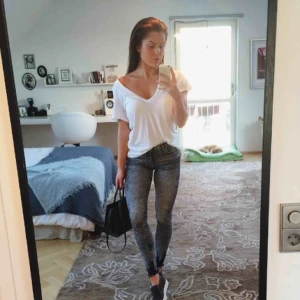  - Jeans från Zara. Knappt använda. Frakt tillkommer :)