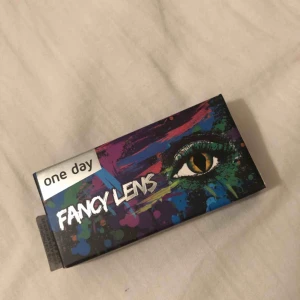  - Vita scary linser aldrig använda. Oöppnad. Nypris: 199kr Jag står för frakten