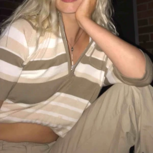  - Skitnice unik piké, stickad, köpt i Berlin i somras på second hand men är i bra skick!! ❤️frakt tillkommer 40 kronor. 