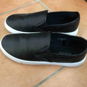  - Skor från Nelly. De är ändats testade, säljer då de är försmå för mig. De är i st 38 men skulle säga att de är mer 36/37. Frakt står köparen för, eller mötas upp i Sthlm❤️ priset går också att diskutera 