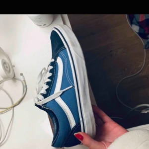 Vans - Säljer mina vans nu pga att dom inte kommer till användning, knappt använda. köpare betalar frakt