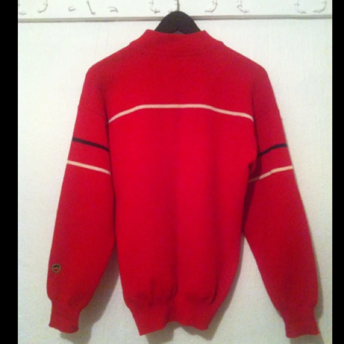 Vintage BUSNEL tröja
100% ull
Storlek 4 (passar stl S/36/38)
Några småhål, se bild 3.
 - 1419269506