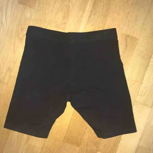  - Snygga, helt oanvända cykelbyxor från Gina Tricot, Nyskick