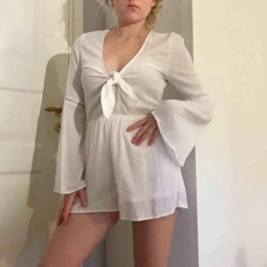  - Helt ny playsuit som inte kommer till användning, passar xs-s. Prislapp kvar. 