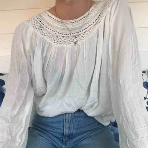  - Söt blus som inte används längre. Fint skick, använt fåtal gånger.  Frakt 40kr