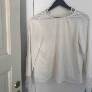  - Fin blus från Gina, använd 1 gång, 100kr+frakt