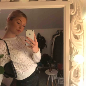  - Säljer en fin tröja från H&M med fint skick. Den är i storleken S. Köparen står för frakten! 