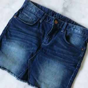  - Jeanskjol i stl 164 från hm, köparen står för frakten! 