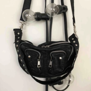  - Min fina nunoo väska, köpt i somras och i väldigt bra skick! Äkta skinn. Modell ellie washed, nypris 1400