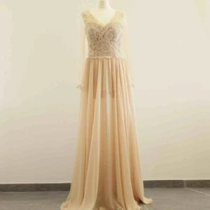 Ny klänning - Ny klänning.  Passar M/L