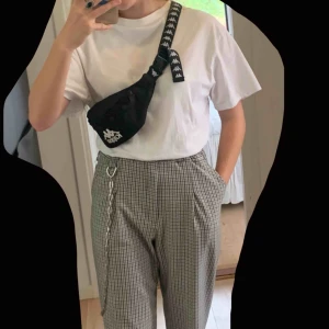  - Knappt använd magväska från kappa. Har två fickor och är spännbar.