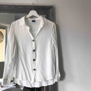  - Skjorta från ginatricot. Frakt tillkommer :) 