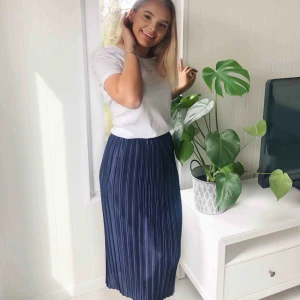  - Kjol från New House. Använd 3-4 gånger! 