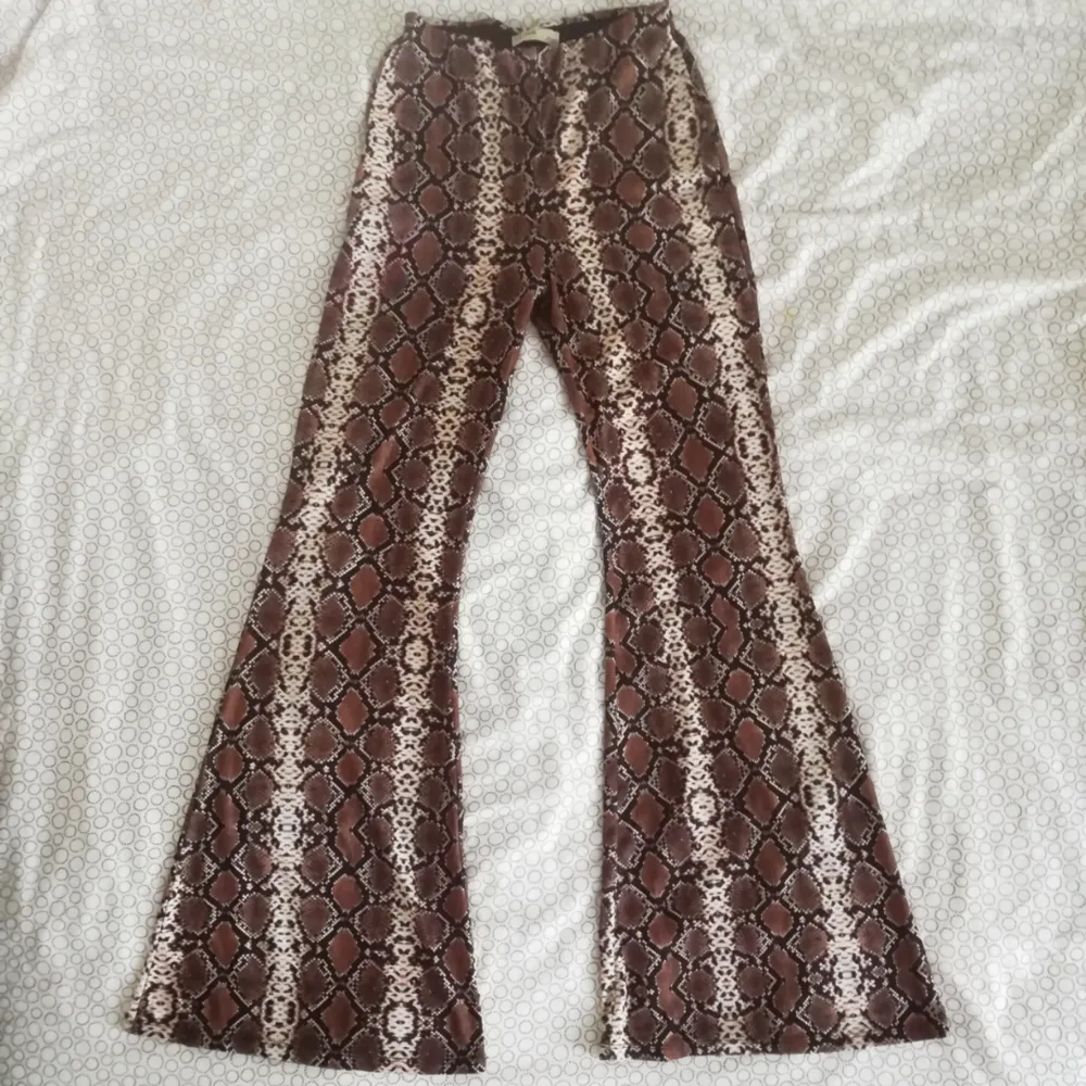 Elastic hippie-style trousers (high waist), size M - feels more like L.  Post included.. Jeans & Byxor.