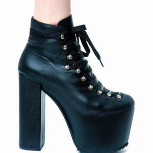 Unif platform boots - SJUKASTE platformsen från UNIF (Hellbound). Använda 1 gång. Väldigt svåra att få tag på och deadstock på de flesta ställena jag letat. Köpta för runt 3000 med frakt o tull. 