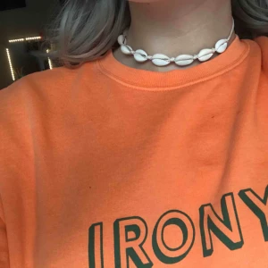  - Snäck halsband/choker. Använd vid ett tillfälle  . Köparen står för frakten