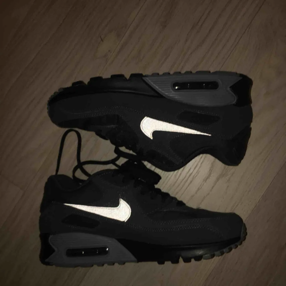 Råcleana Air Max 90! Knappt använda allsJag säljer pga att de var för små redan när jag köpte dem.. Skor.