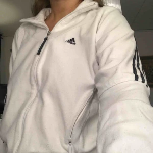  - Vit vintage adidas fleece🧡