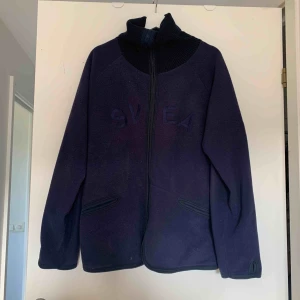  - Svea fleecetröja, aldrig använd av mig, köpt på second hand, frakt tillkommer:)