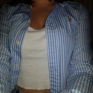  - Använd fåtal gånger, köpt för 1000 kr. Bra skick! Märke Ralph Lauren. Frakt tillkommer 60 kr 