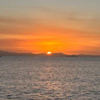 Nudie jeans och golden goose säljer jag