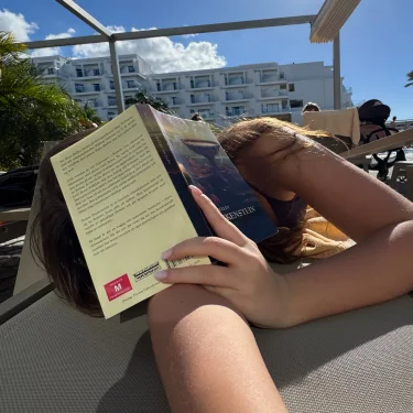 Julie 𝜗𝜚⋆₊˚