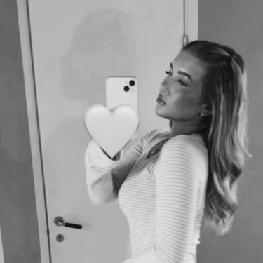 Ava rose