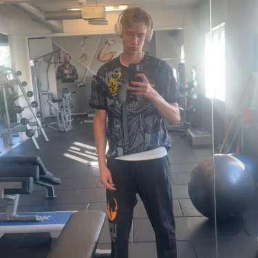 E L I A S . K A R L S S O N✨💫