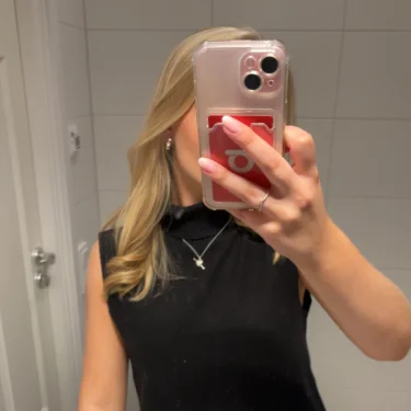 Isabelle🩷💛🩷💛